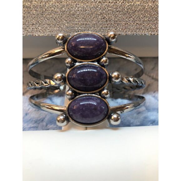 Silver layered cuff bracelet with amethyst stones - Picture 2 of 7